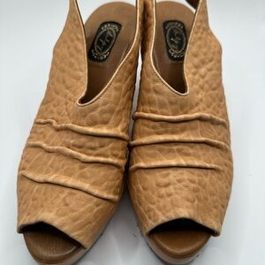 Salpy Elegant Tan Textured Mules; size 6.5